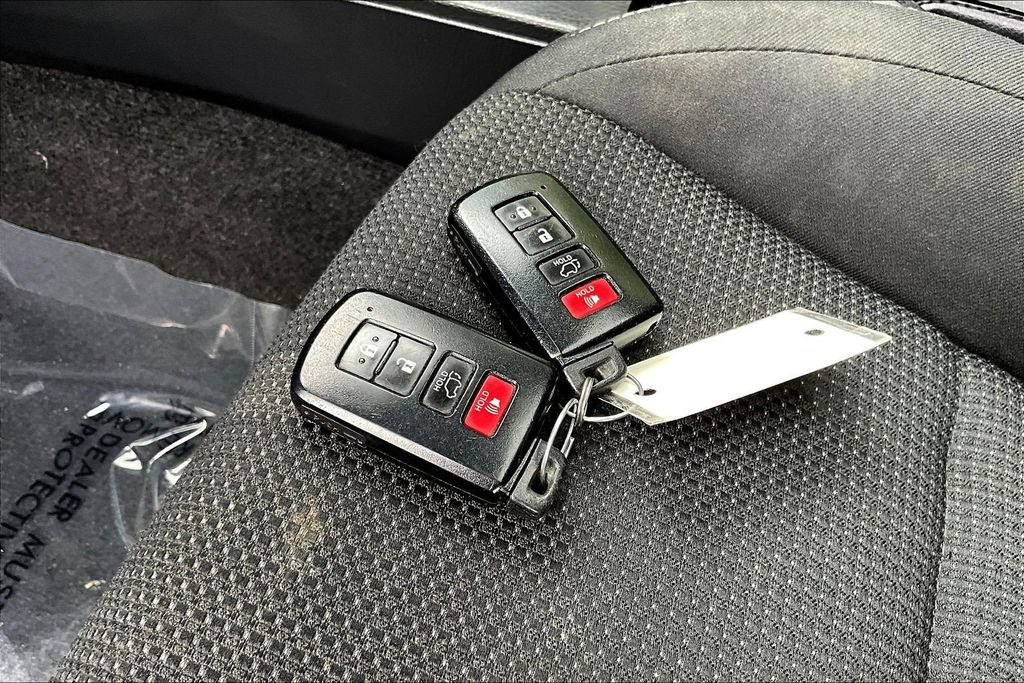 Used 2018 Toyota RAV4 XLE FWD image 37