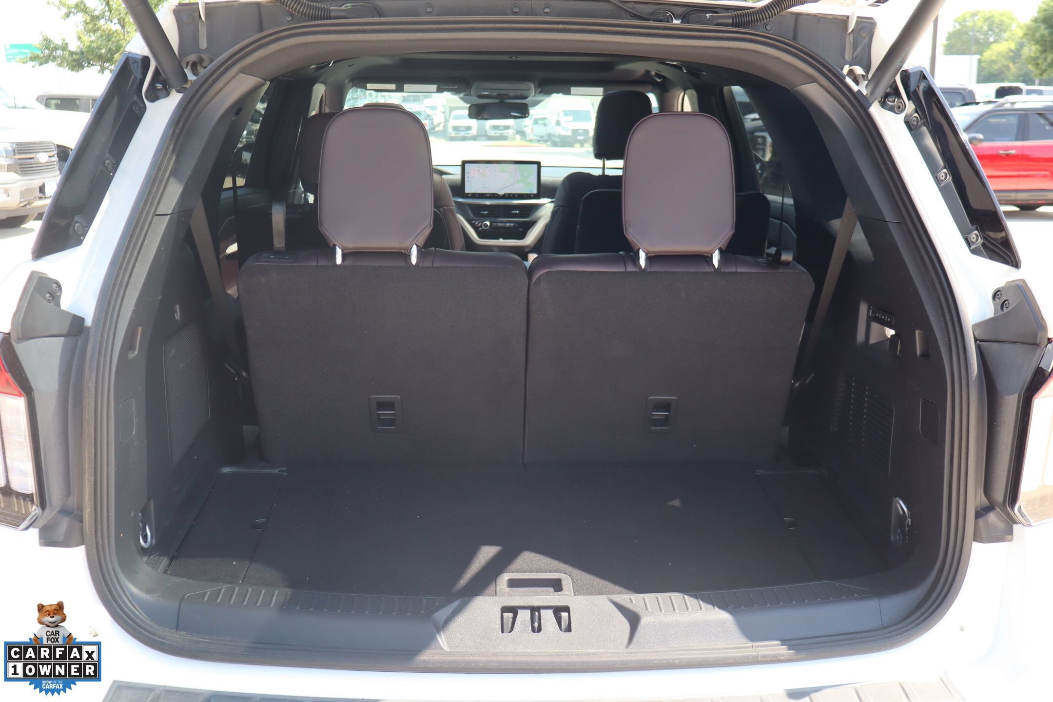 Certified 2025 Ford Explorer Platinum RWD image 27
