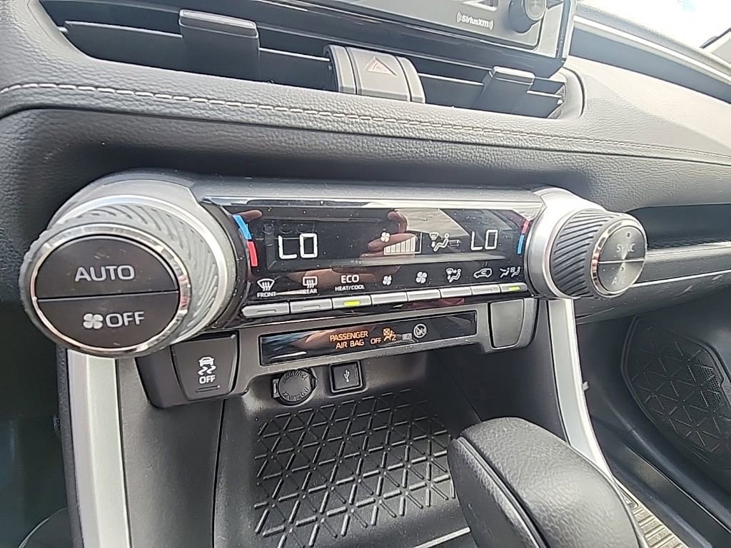 Used 2020 Toyota RAV4 XLE w/ Convenience Package AWD/4WD image 16