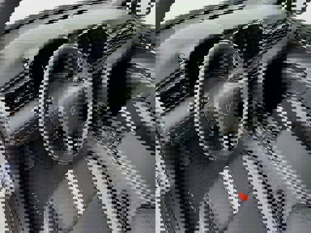 Used 2025 Toyota Camry SE image 2