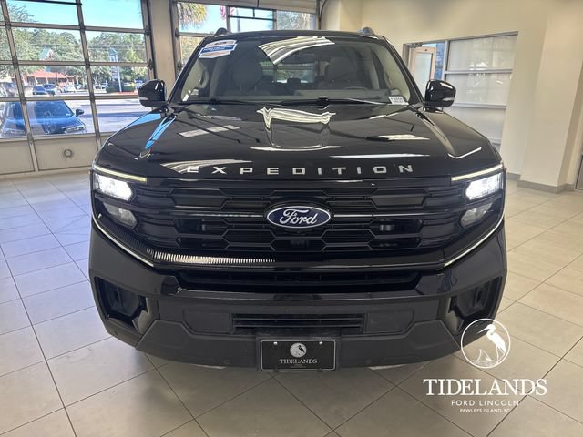 Certified 2025 Ford Expedition Active AWD/4WD image 3