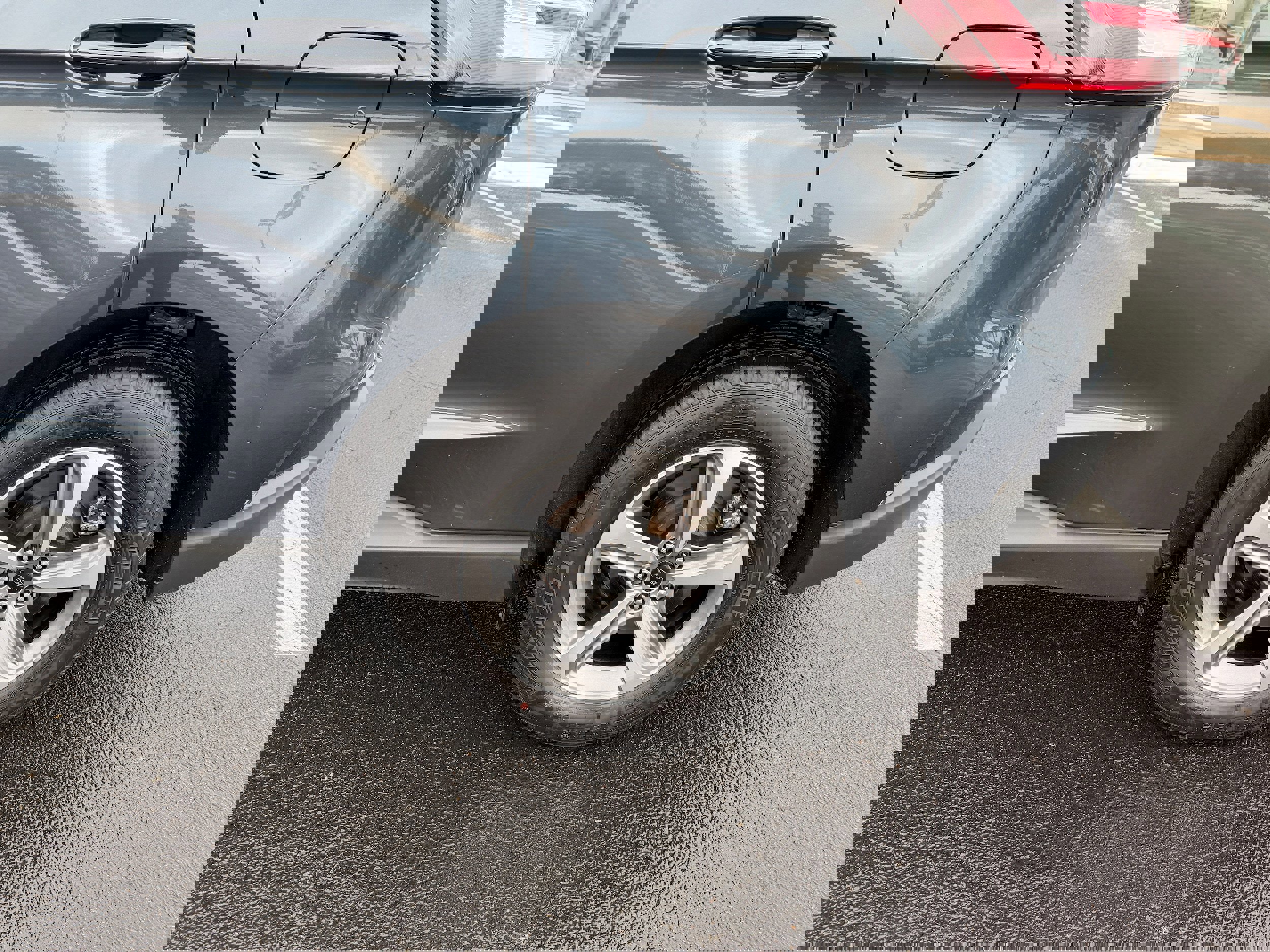 Certified 2024 Ford Edge SEL w/ Convenience Package image 10