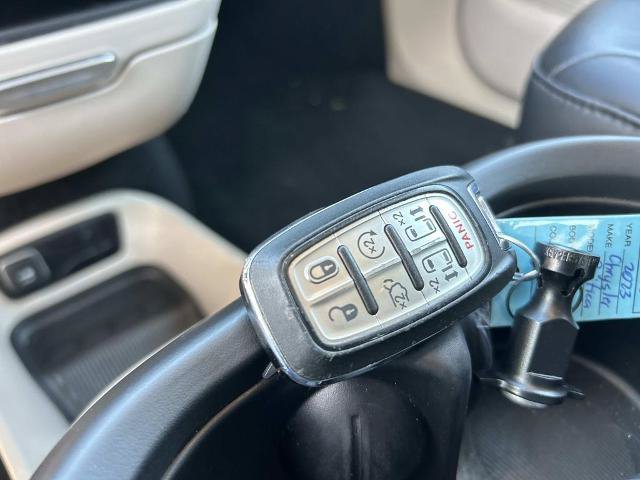 Used 2023 Chrysler Pacifica Touring-L FWD image 32
