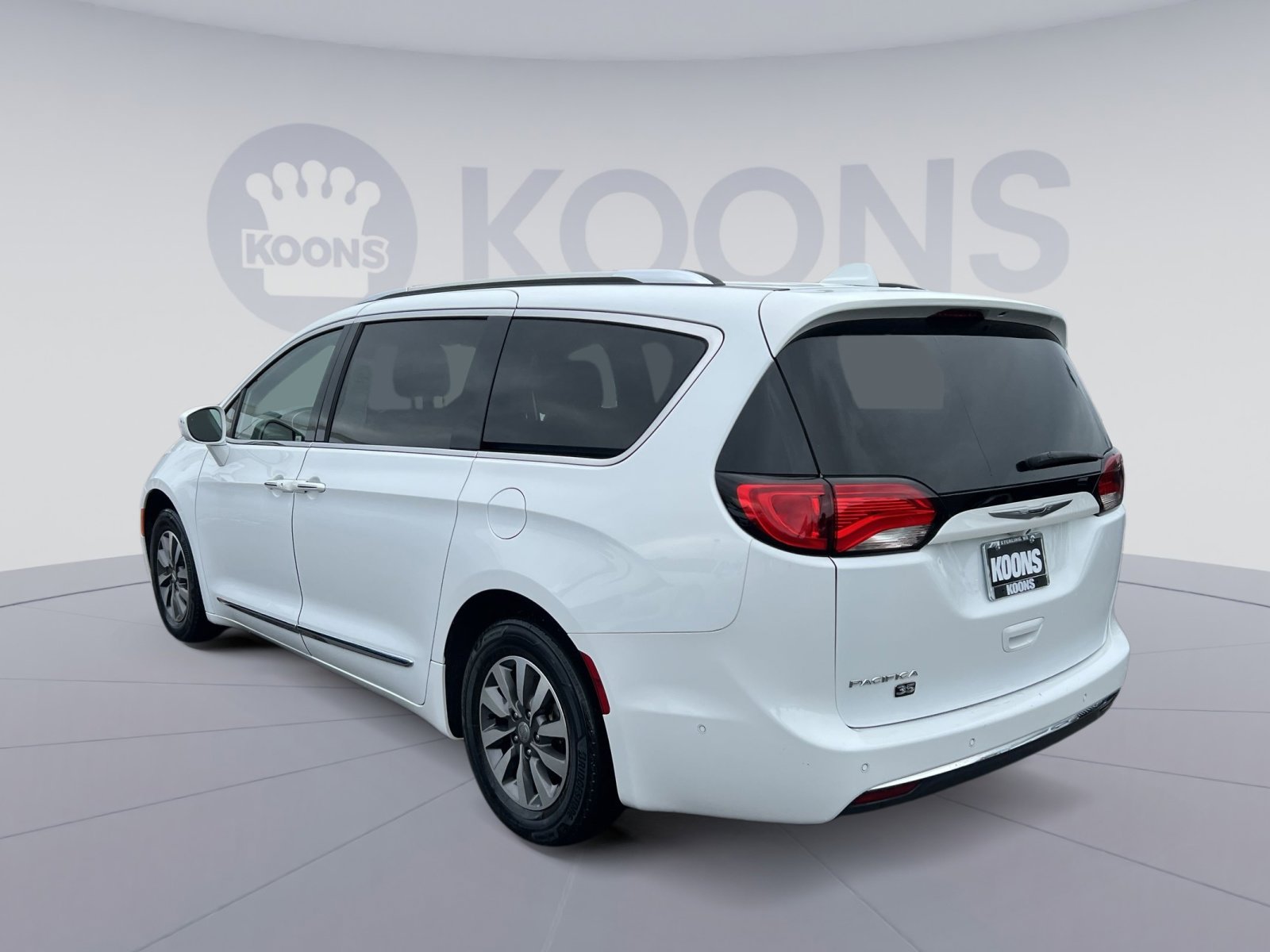 Used 2020 Chrysler Pacifica Touring-L FWD image 8