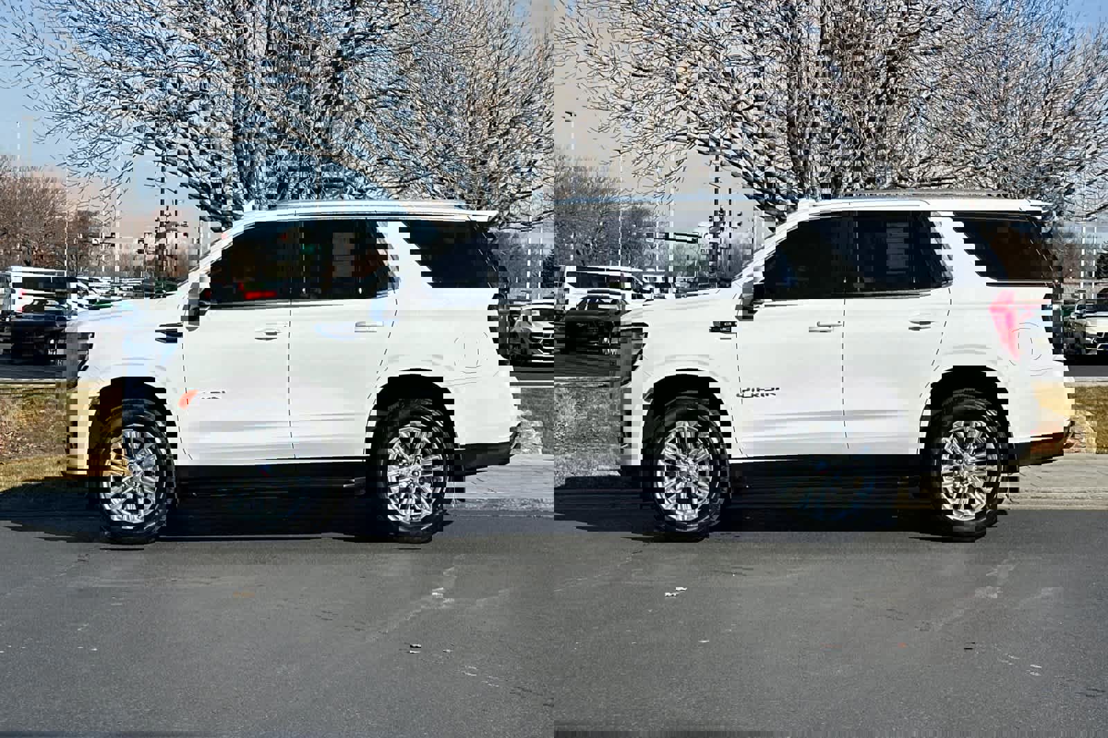 Used 2024 GMC Yukon SLE w/ Max Trailering Package image 2