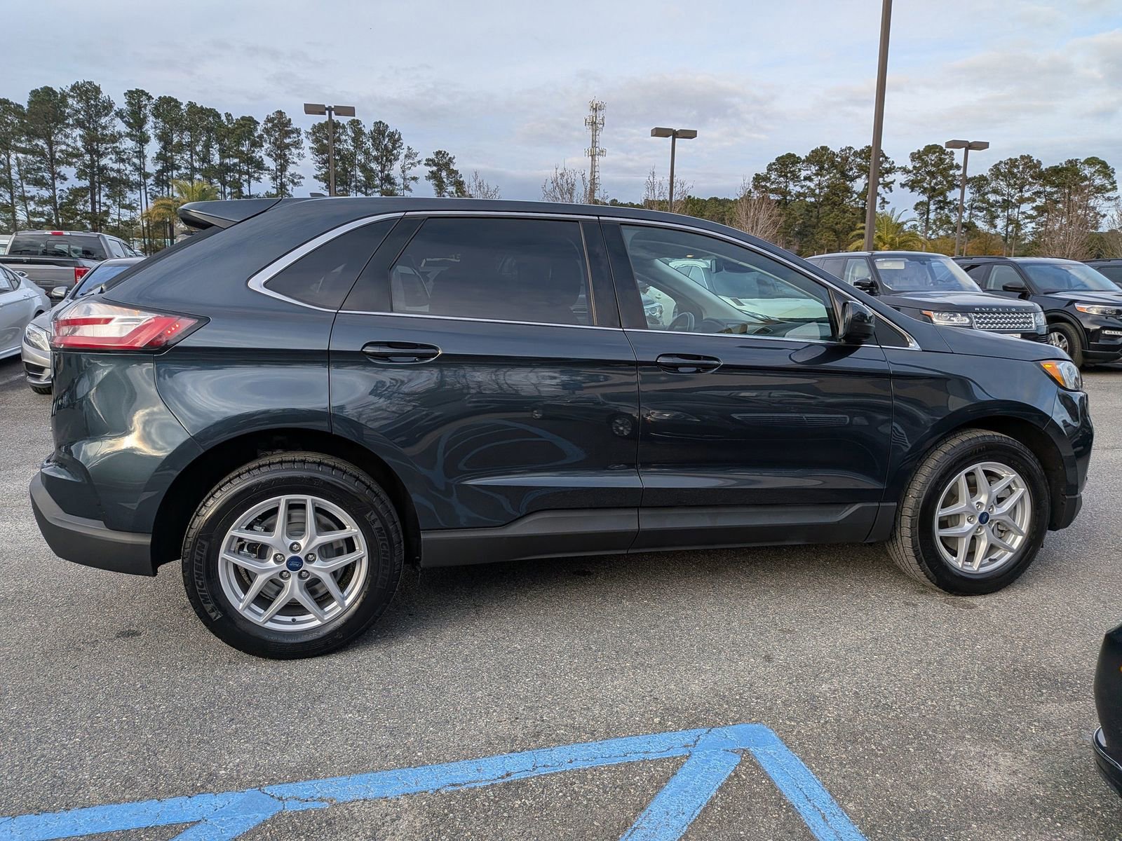 Certified 2022 Ford Edge SEL w/ Convenience Package image 6