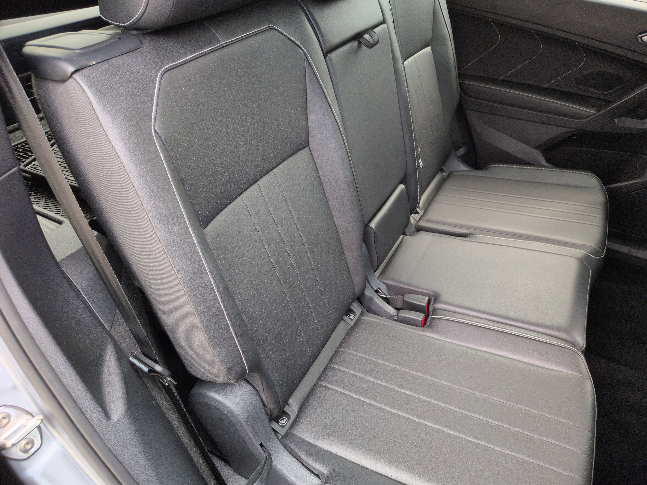 Used 2023 Volkswagen Tiguan SE R-Line FWD image 33