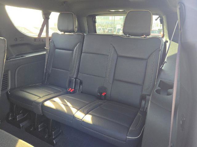 Used 2024 Chevrolet Suburban Premier AWD/4WD image 18