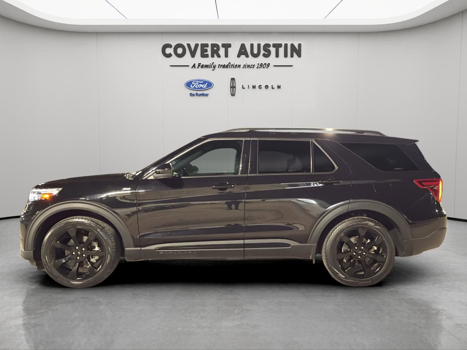 Certified 2023 Ford Explorer ST-Line w/ Class IV Trailer Tow Package image 2