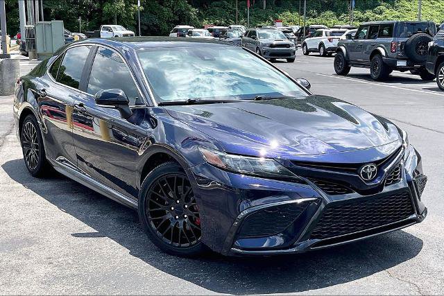 Used 2022 Toyota Camry SE FWD image 2