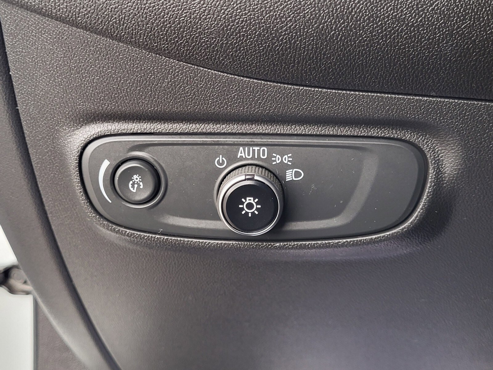 Used 2023 Chevrolet Equinox LT w/ LPO, Floor Liner Package image 23