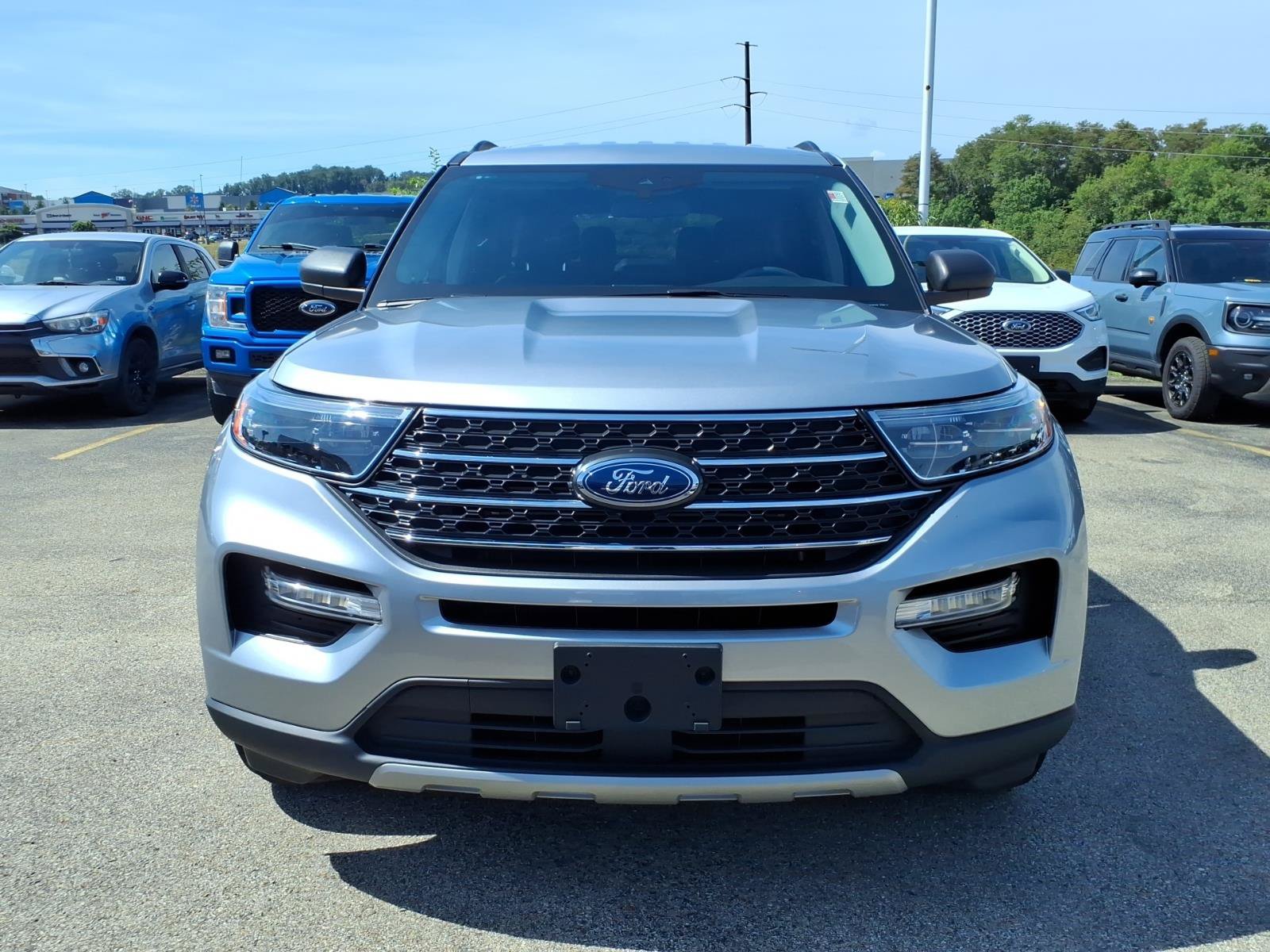 Certified 2023 Ford Explorer XLT w/ Equipment Group 202A AWD/4WD image 2