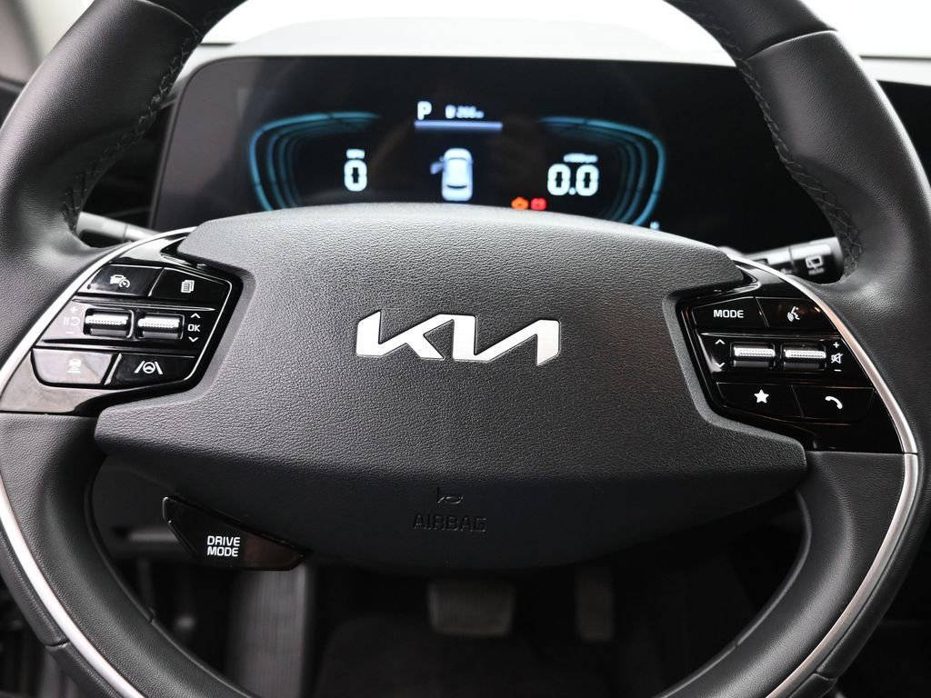 Used 2023 Kia Niro EX image 39
