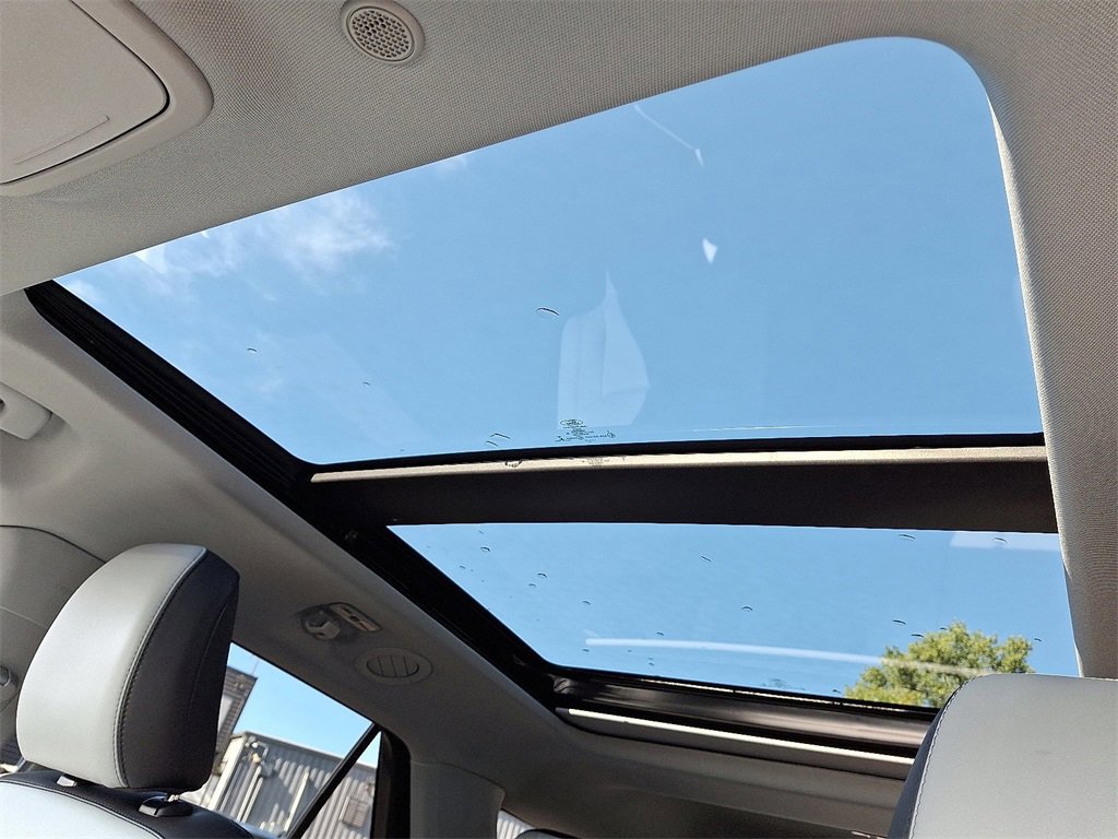 Certified 2021 Ford Explorer XLT w/ Equipment Group 202A image 15