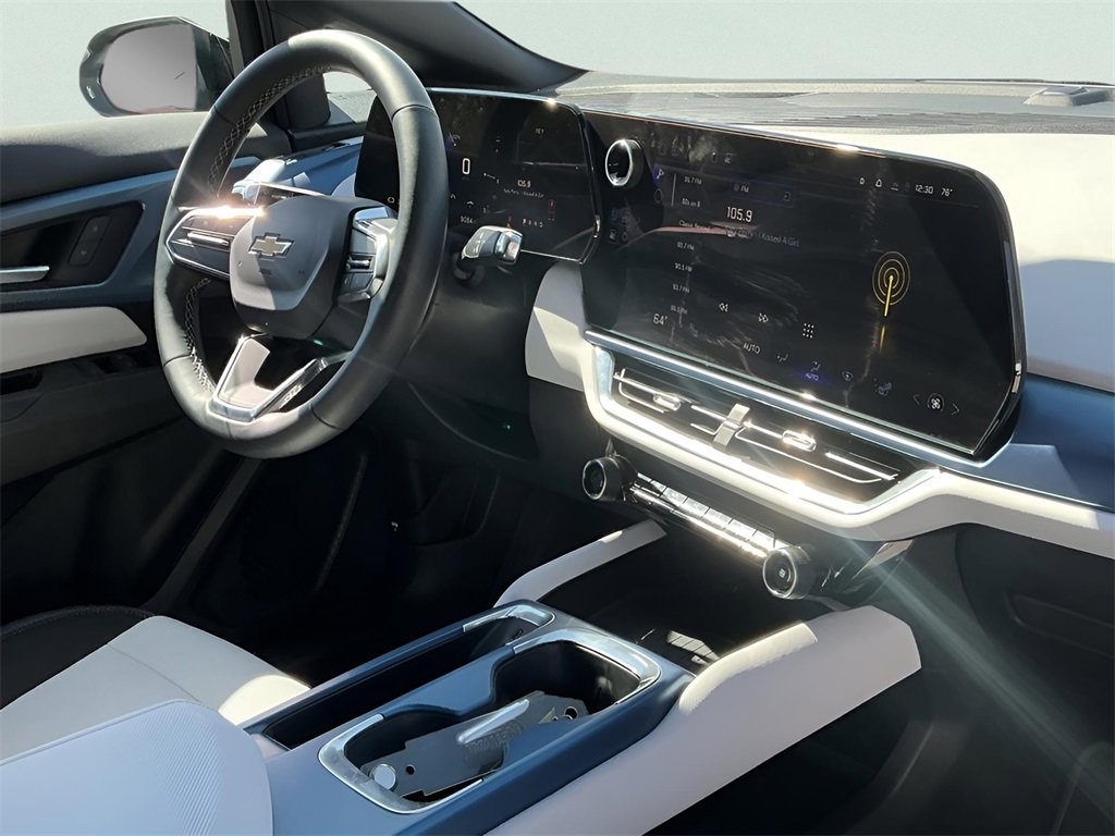 Used 2025 Chevrolet Equinox EV LT image 18