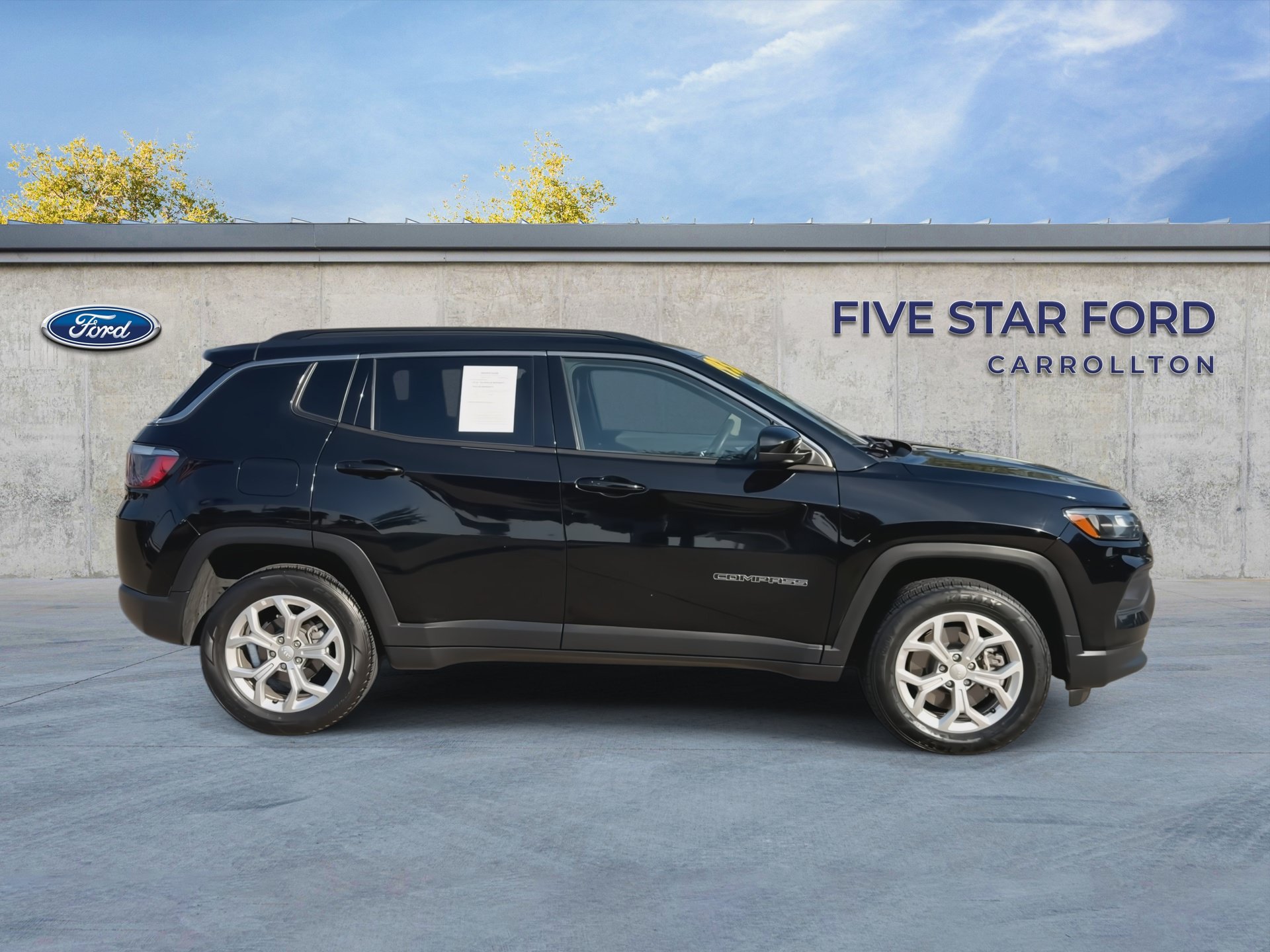 Used 2024 Jeep Compass Latitude AWD/4WD image 9