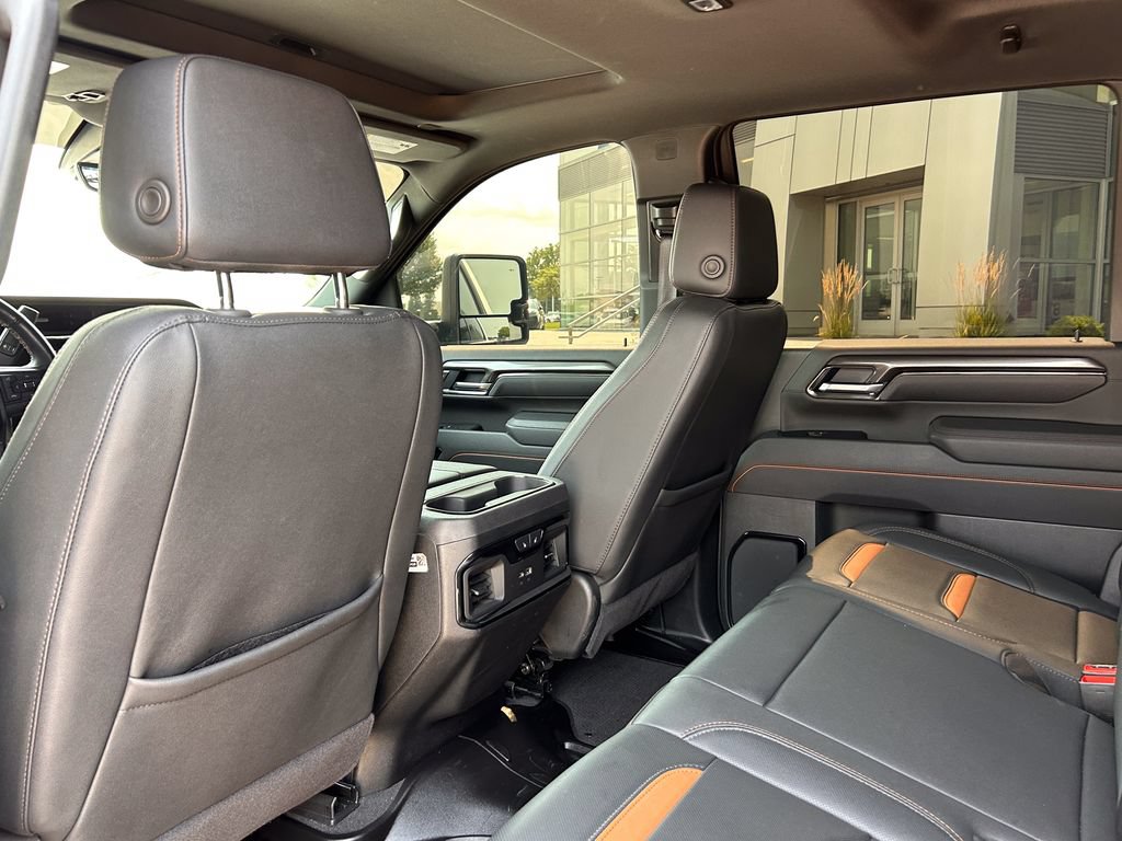 Used 2025 GMC Sierra 2500 AT4 w/ AT4 Premium Plus Package AWD/4WD image 17