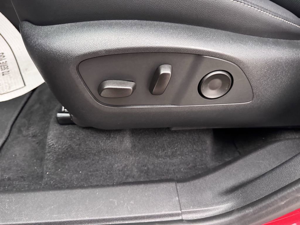 Used 2025 Chevrolet Traverse LT image 9