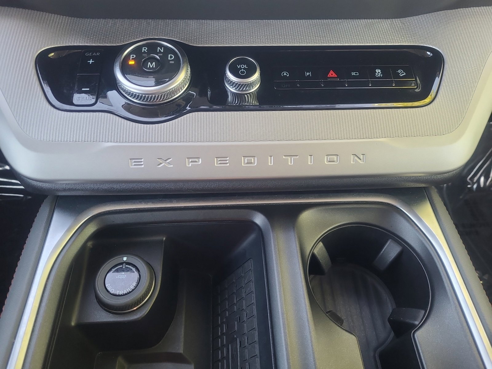 Certified 2025 Ford Expedition Active AWD/4WD image 30