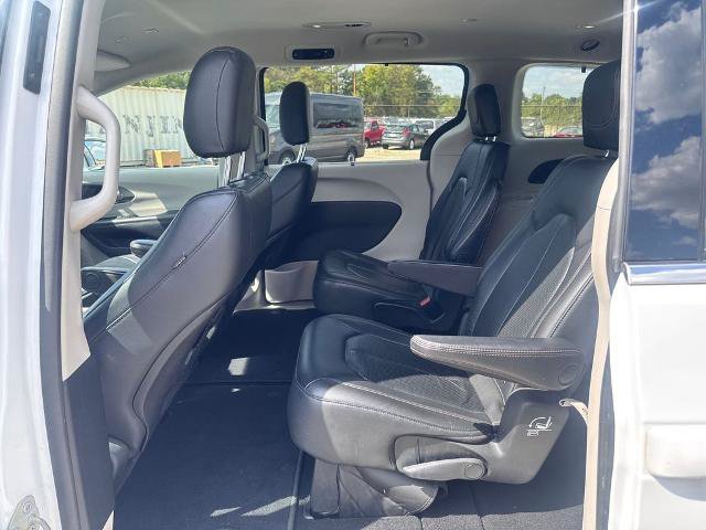 Used 2020 Chrysler Pacifica Touring-L FWD image 12