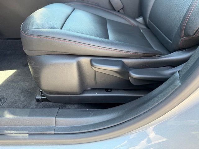 Used 2024 Chevrolet Trax RS w/ Sunroof Package FWD image 9