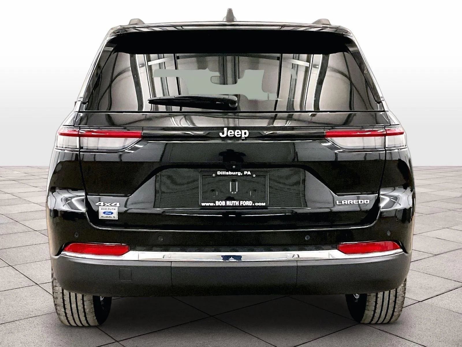 Used 2023 Jeep Grand Cherokee Laredo AWD/4WD image 4