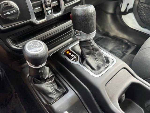 Used 2023 Jeep Wrangler Unlimited w/ Cold Weather Group AWD/4WD image 28