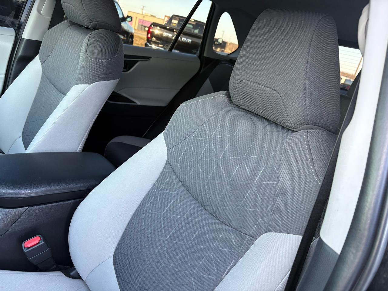 Used 2021 Toyota RAV4 XLE FWD image 17