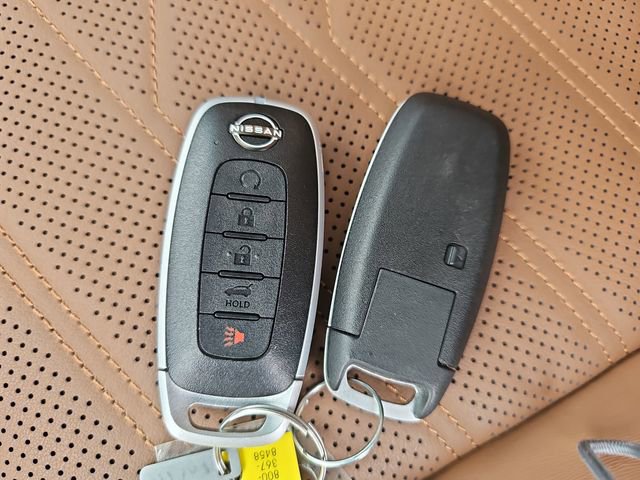 Used 2025 Nissan Pathfinder Platinum image 36