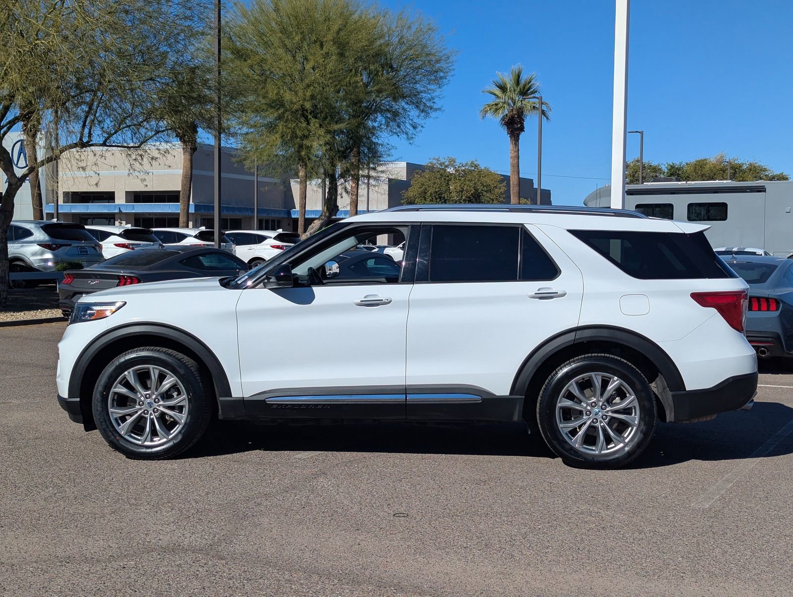 Certified 2023 Ford Explorer Limited image 3