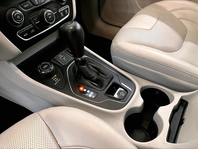 Used 2021 Jeep Cherokee Latitude Lux w/ Sun & Sound Group AWD/4WD image 16