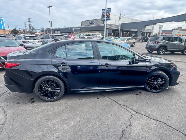 Used 2025 Toyota Camry SE image 4