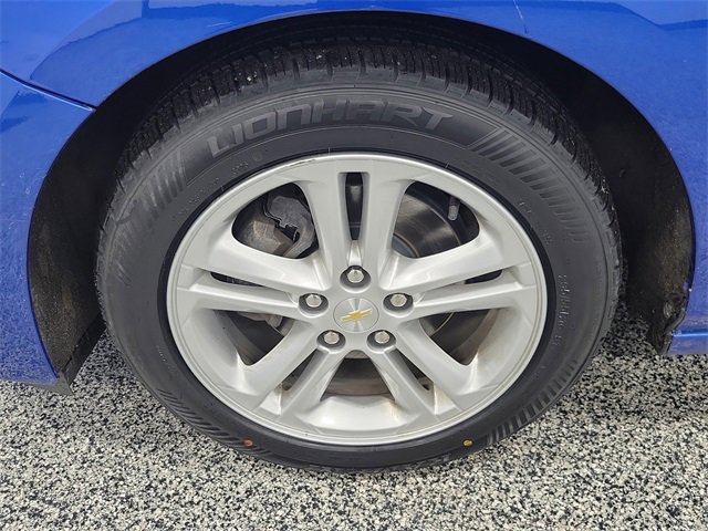 Used 2017 Chevrolet Cruze LT w/ Convenience Package image 5