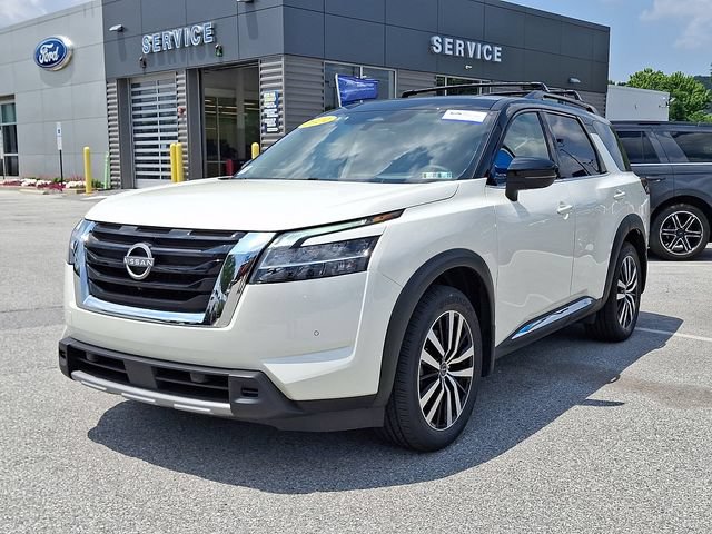 Used 2024 Nissan Pathfinder Platinum w/ Cargo Package AWD/4WD image 4
