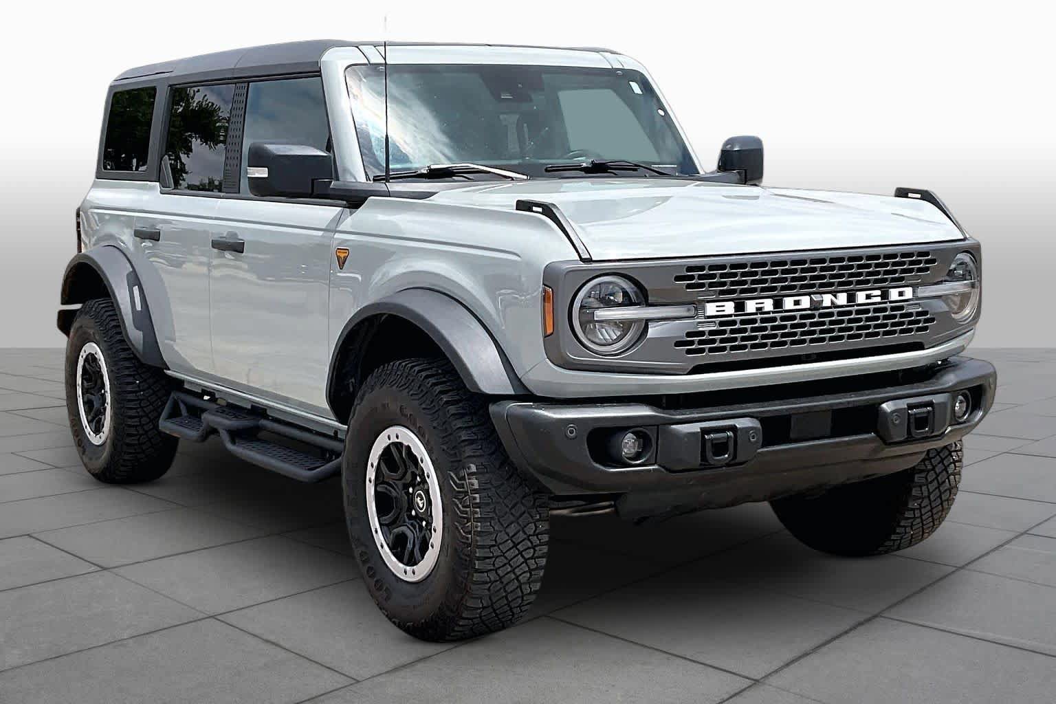 Certified 2023 Ford Bronco Badlands w/ Sasquatch Package AWD/4WD image 3