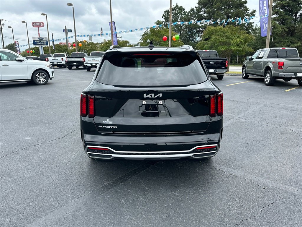 Used 2023 Kia Sorento S w/ Panoramic Sunroof Package image 4