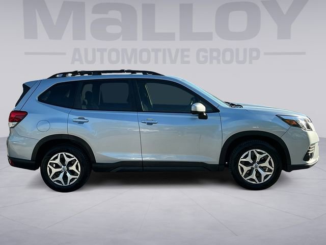 Used 2022 Subaru Forester Premium AWD/4WD image 6