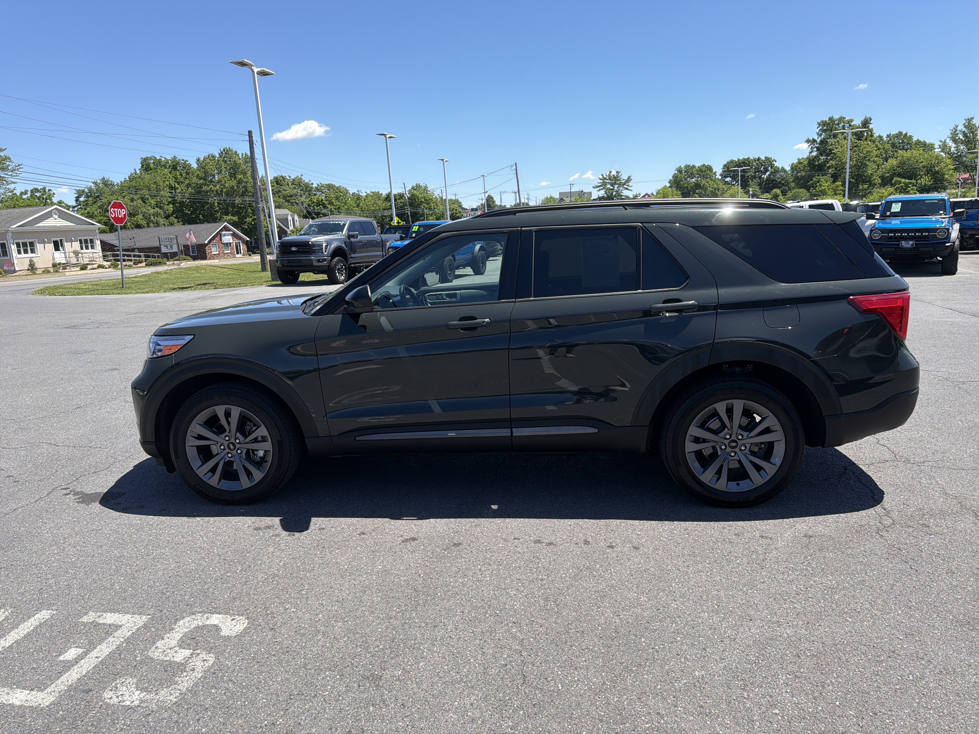 Certified 2024 Ford Explorer XLT w/ Equipment Group 202A AWD/4WD image 7
