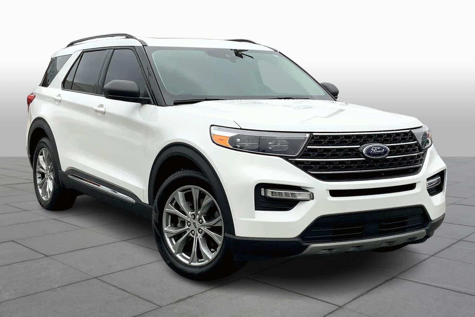 Certified 2022 Ford Explorer XLT w/ Equipment Group 202A RWD image 3