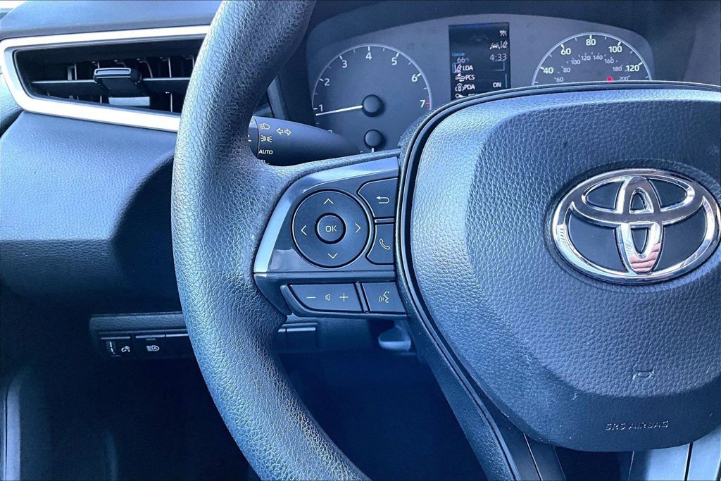 Used 2025 Toyota Corolla LE FWD image 17