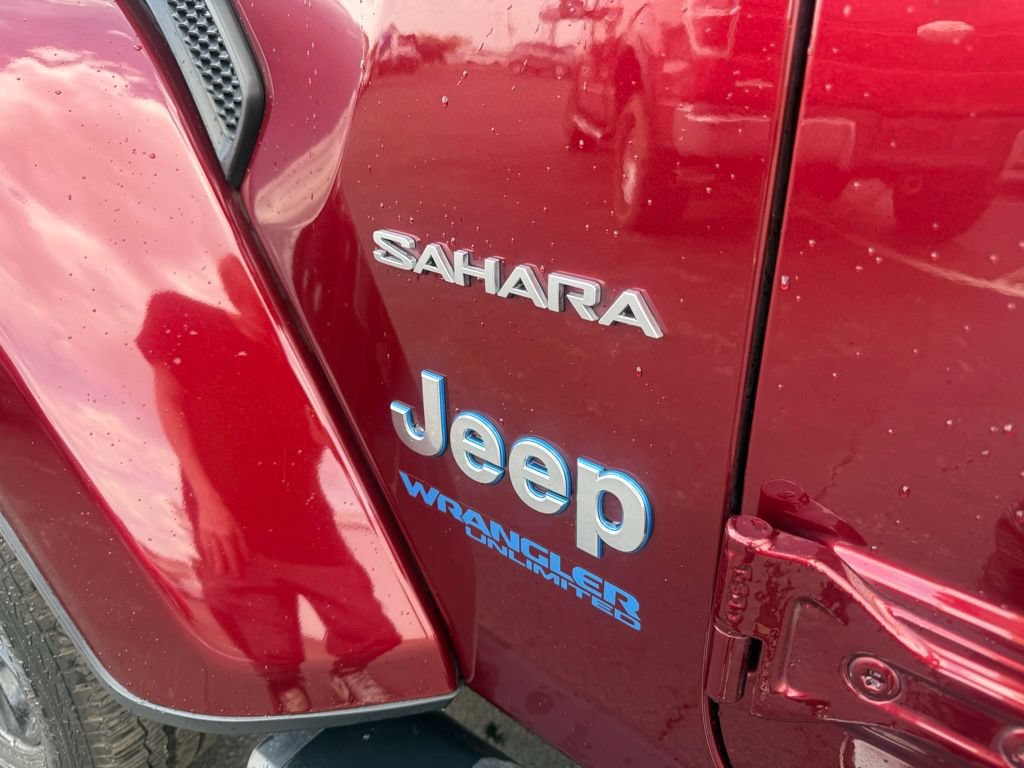 Used 2021 Jeep Wrangler Unlimited Sahara w/ Cold Weather Group AWD/4WD image 16