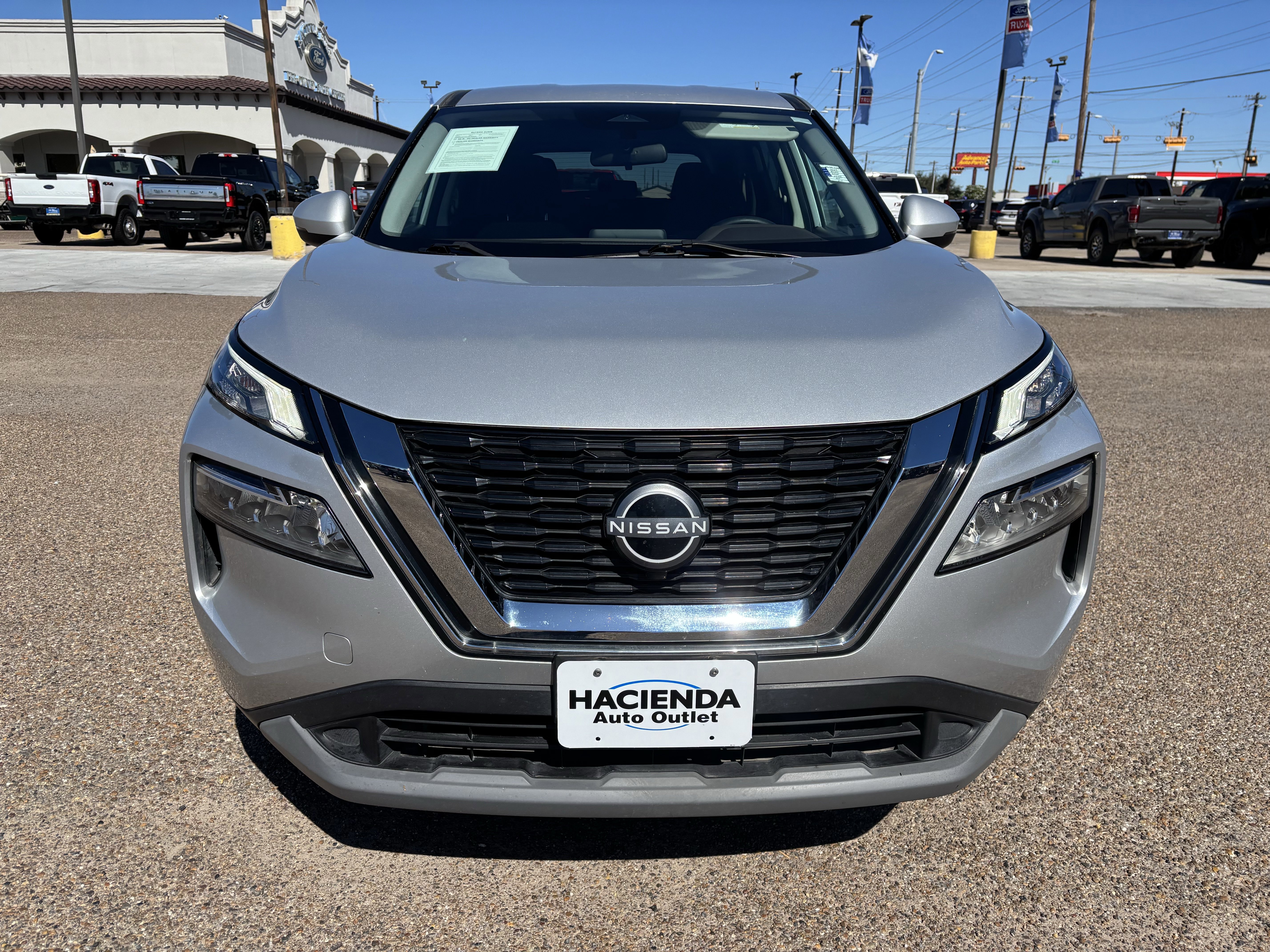 Used 2023 Nissan Rogue SV image 6