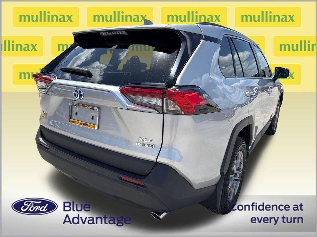 Used 2024 Toyota RAV4 XLE w/ Convenience Package image 4