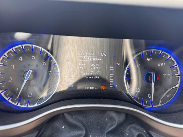 Used 2018 Chrysler Pacifica Touring-L w/ Tire & Wheel Group FWD image 10
