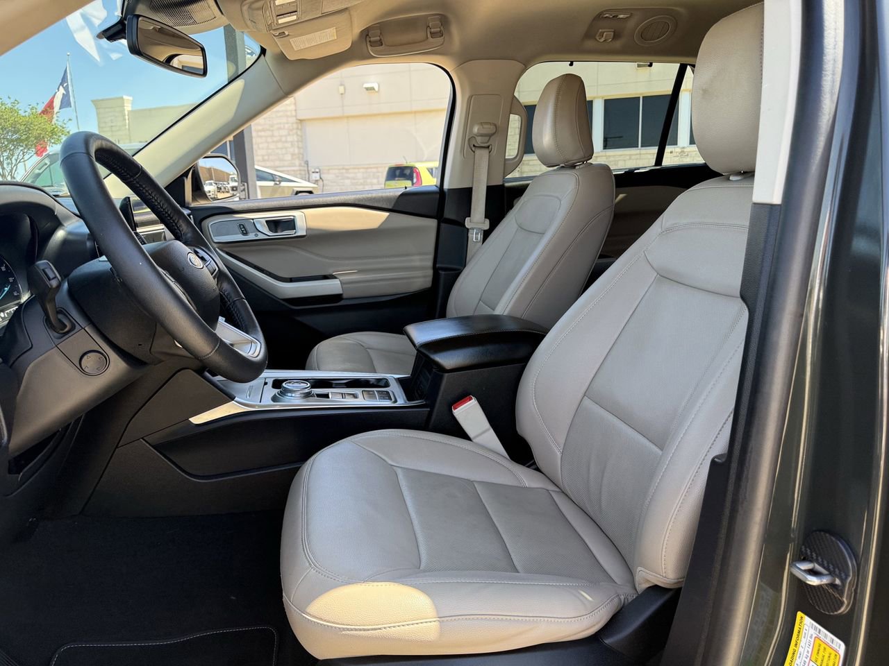 Certified 2022 Ford Explorer Limited w/ Equipment Group 301A image 25