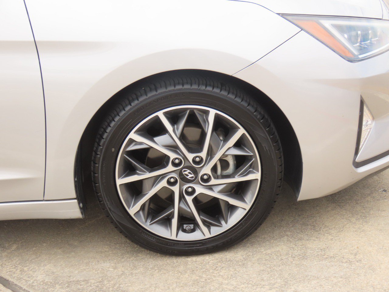 Used 2020 Hyundai Elantra Limited w/ Ultimate Package 03 FWD image 9