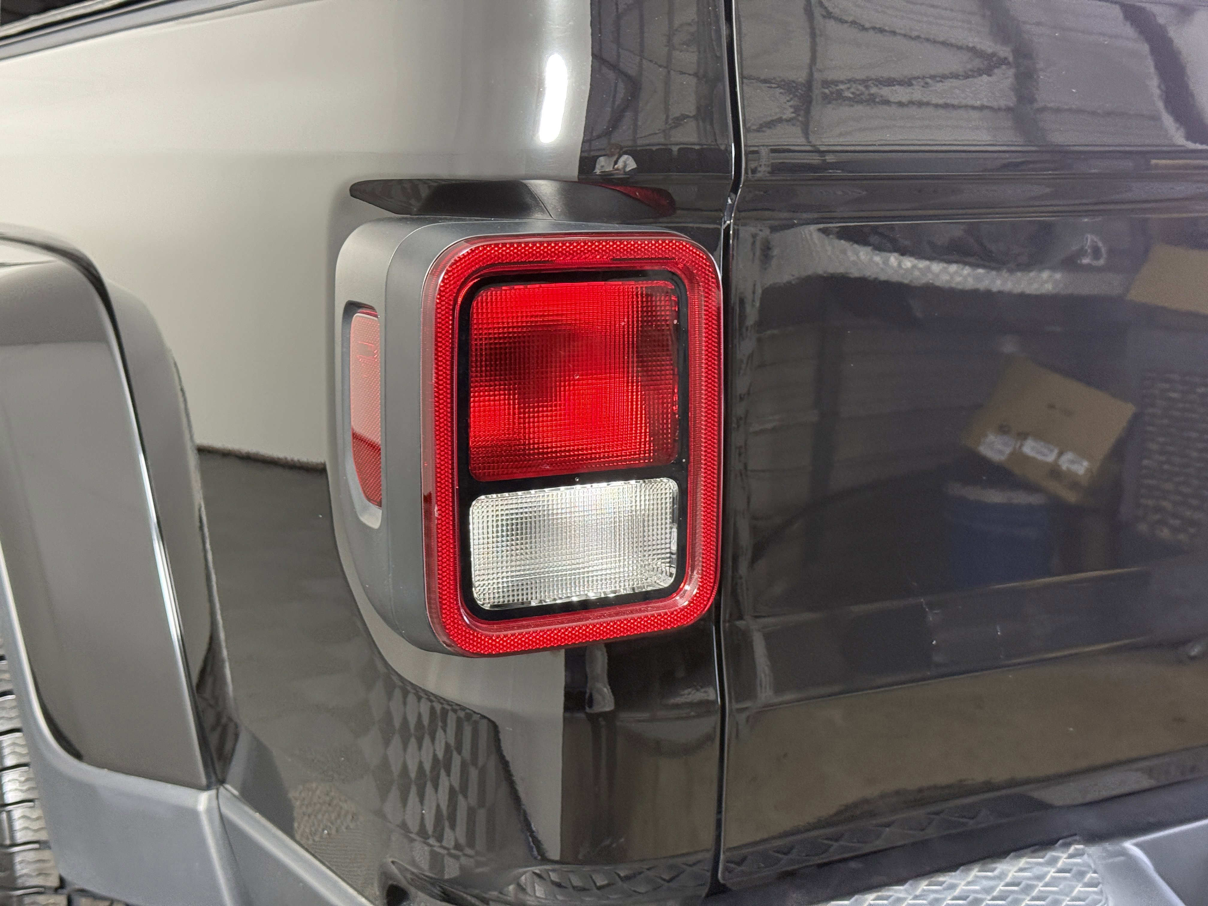 Used 2023 Jeep Gladiator Willys image 8