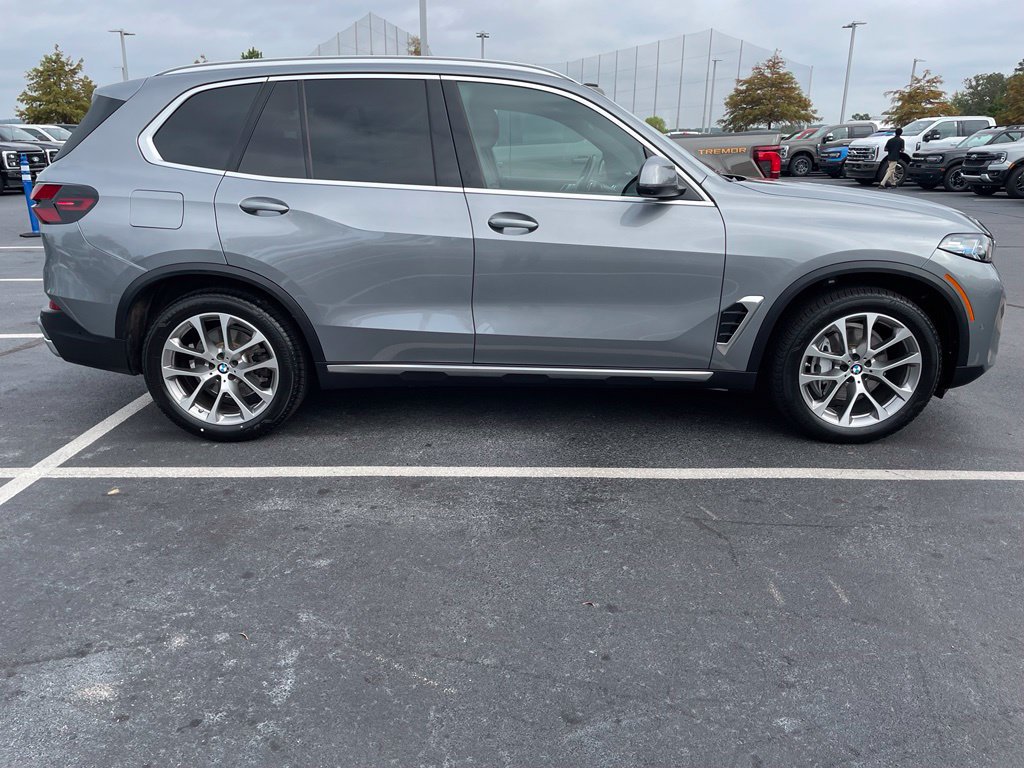Used 2024 BMW X5 xDrive40i w/ Premium Package AWD/4WD image 8