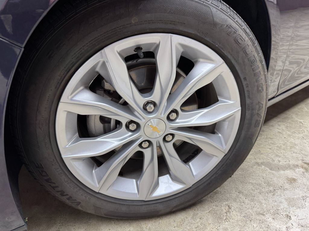 Used 2025 Chevrolet Malibu LT FWD image 30