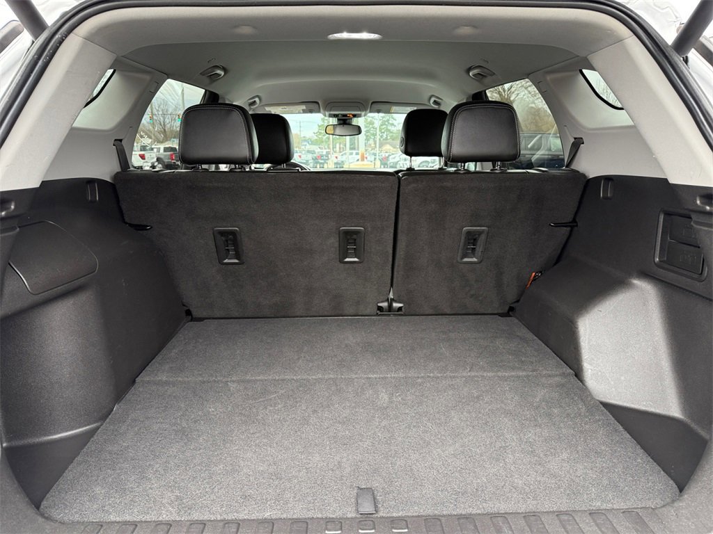 Used 2022 GMC Terrain SLT image 17